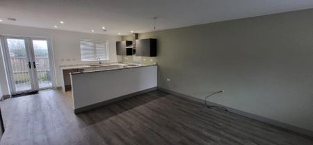 3 bedroom semi-detached house to rent - Photo 5