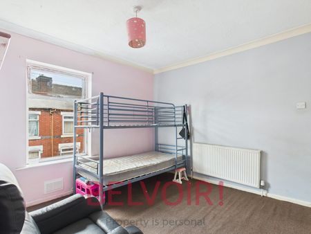 Terraced House to rent on - Photo 3