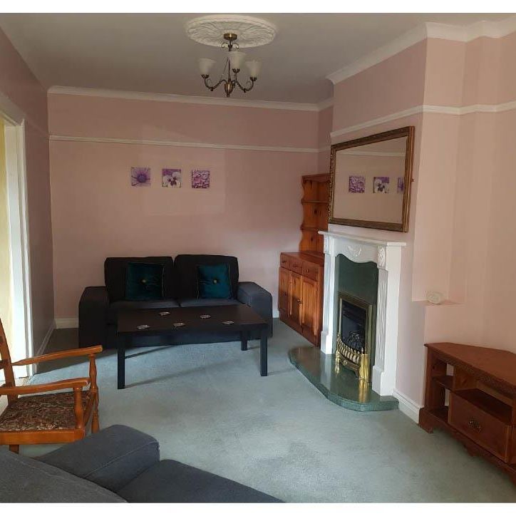 5 bedroom private hall to rent - Photo 1