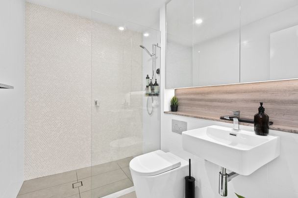 Luxury One Bedroom Apartment - Photo 1