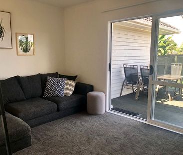 Cozy 1-Bedroom Duplex in Ellerslie – Furnished - Photo 3