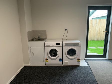 Hospital - Lake location - Photo 5