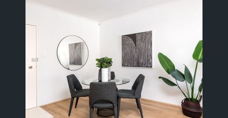 Stunning Ultra Contemporary Living - Photo 5