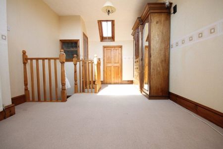 2 bedroom end of terrace house to rent - Photo 4