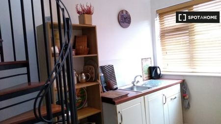 Room in a 2-Bedroom apartment for rent in Ballygall, Dublin - Photo 5