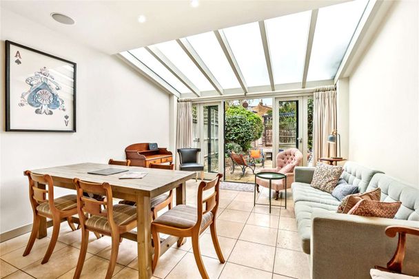 A beautiful three bedroom house on a quiet residential street - Photo 1