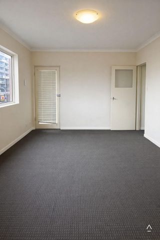 CENTRAL LOCATION - Photo 3