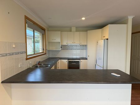 9 Glen Ellen Rise, Kingston TAS 7050 - House For Rent | Domain - Photo 5