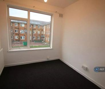 3 bedroom flat to rent - Photo 6