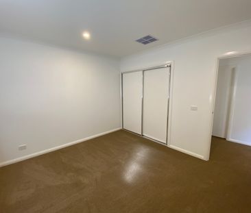 two-storey 4 Bedroom Family Delight! - Photo 6