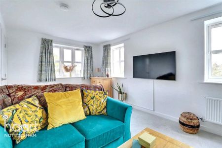 4 bedroom detached house to rent - Photo 2