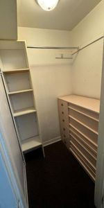 GHETTO MCGILL- 3 ½ RÉNOVÉ & MEUBLÉ – 1 CHAMBRE FERMÉE - Photo 3