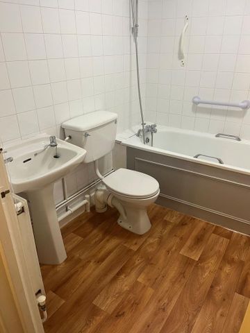 2 bedroom maisonette to rent - Photo 5