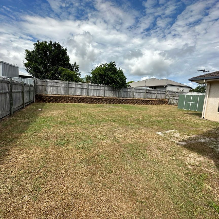 32 Daintree Drive, Bushland Beach - Photo 1