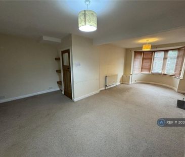 3 bedroom end of terrace house to rent - Photo 3