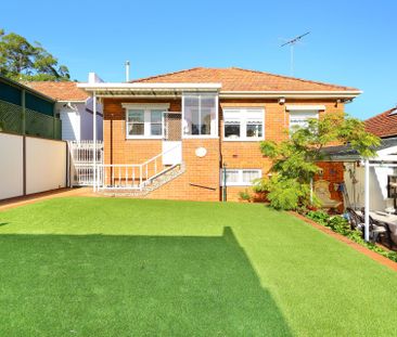 Charming 3 Bedroom Home - Photo 3