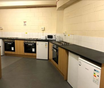 Room in a Shared House, Desmesne Road, M16 - Photo 3