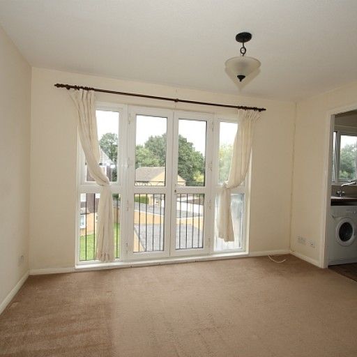 Hallington Close, Woking - Photo 1