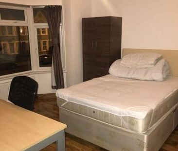 5 bedroom semi-detached house to rent - Photo 6