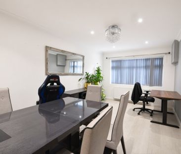 3 bedroom Semi-detached house to rent - Photo 3