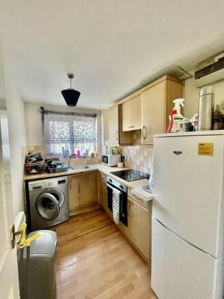 2 bedroom flat to rent - Photo 2