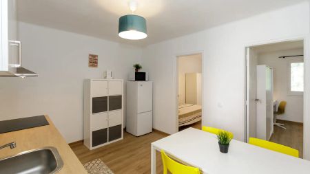 Room in a shared 4-bedroom apartment for rent in Collblanc, bills included - Photo 5