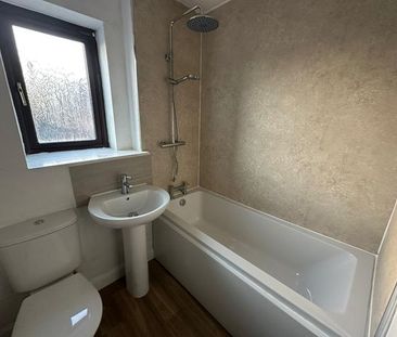 2 bedroom end of terrace house to rent - Photo 4