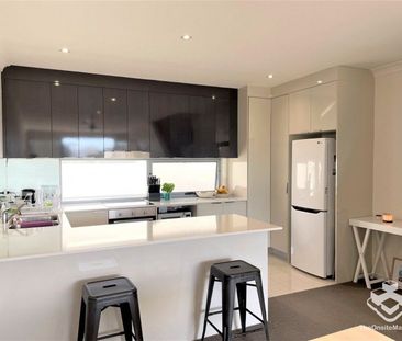 Two Bedroom Townhouse in the Beautiful Emerald Lakes Estate - Photo 5