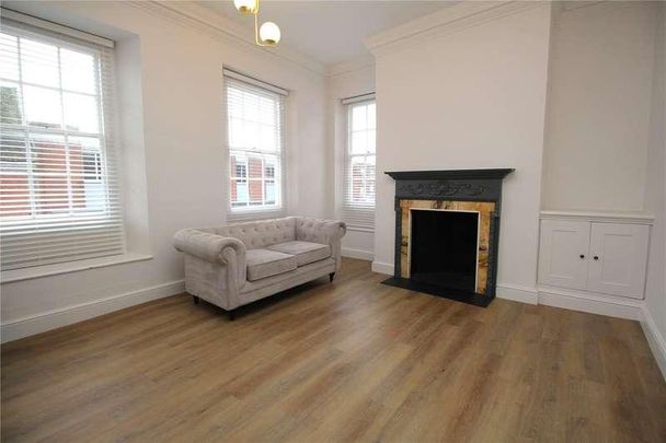 Cross & Pillory Lane, Alton, Hampshire, GU34 - Photo 1