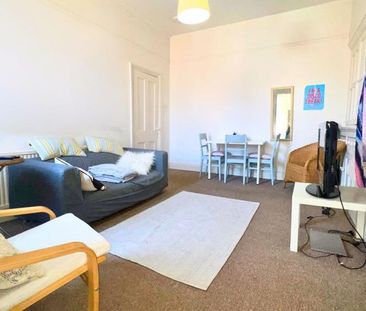 3 bedroom flat to rent - Photo 3