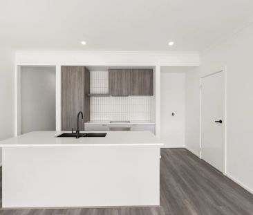 Brand-New Modern Living in Tarneit - Photo 3