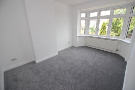 Esher Avenue, North Cheam SM3 - Photo 2