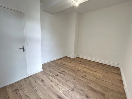 Location Appartement 4 pièces 100 m2 à Saint-Quentin - Photo 3