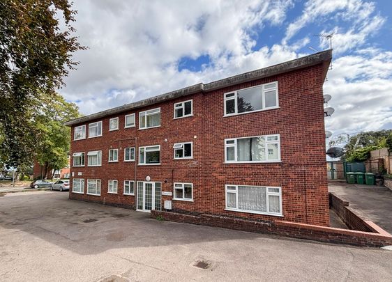 2 bed apartment to rent in Holmewood Close, Kenilworth, CV8 - Photo 1