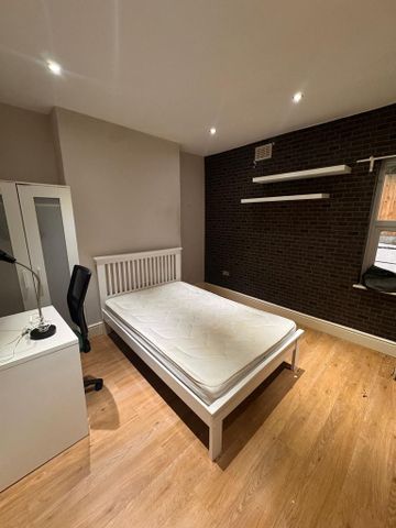1 bedroom in a house share to rent - Photo 3