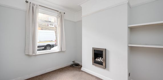 2 bedroom terraced house to rent - Photo 2