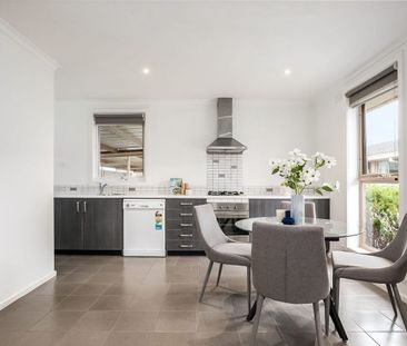 Spacious One Bedroom Living in a Prime Mordialloc Location - Photo 4