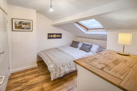 Room 4, 33 Farnham Street, Belfast, BT7 2FL - Photo 2