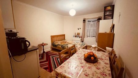 House share to rent - Photo 2