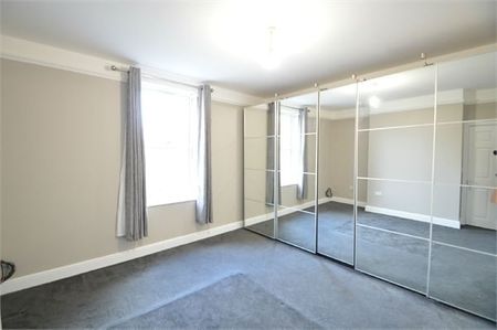 Baker Street, WEYBRIDGE, KT13 - Photo 3