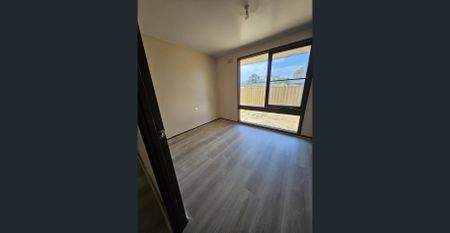 House for rent - Photo 2