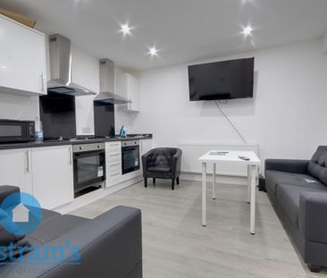 5 bed Semi-Detached House for Rent - Photo 1