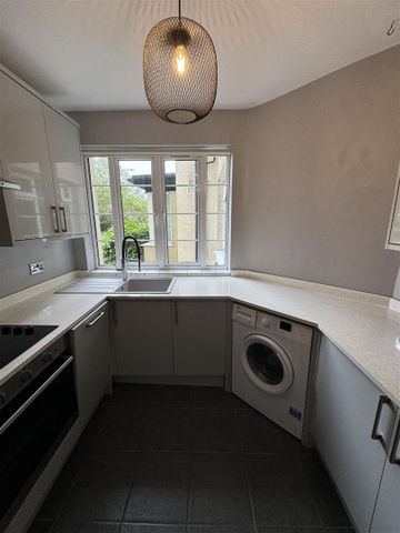 2 Bedroom Flat - Photo 2