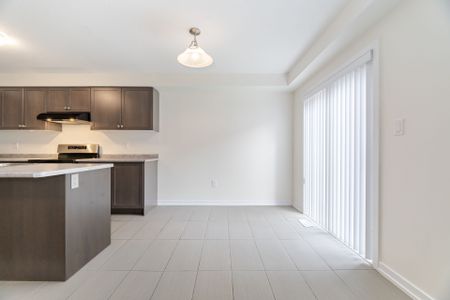 For Lease - 12 Pagebrook Crescent, Hamilton, Ontario - Photo 4