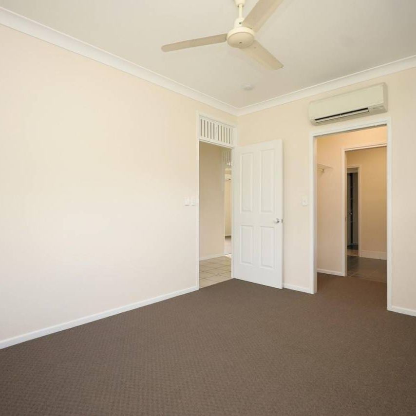 Refurbished Cottage - Airconditoned - Side Access - Corner Block - Photo 1