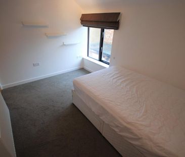 2 bedroom coach house to rent - Photo 1