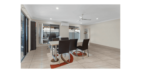 Large Family Home Fully Fenced - Photo 2