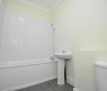 3 bedroom flat to rent - Photo 3