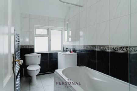 3 bedroom semi-detached house to rent - Photo 4