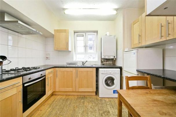 Modern 3 bed 2 bath apartment with a modern kitchen & bathroom mins to UCL - Photo 1